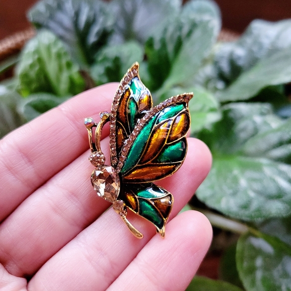 New Butterfly Brooch Pin - Picture 9 of 9